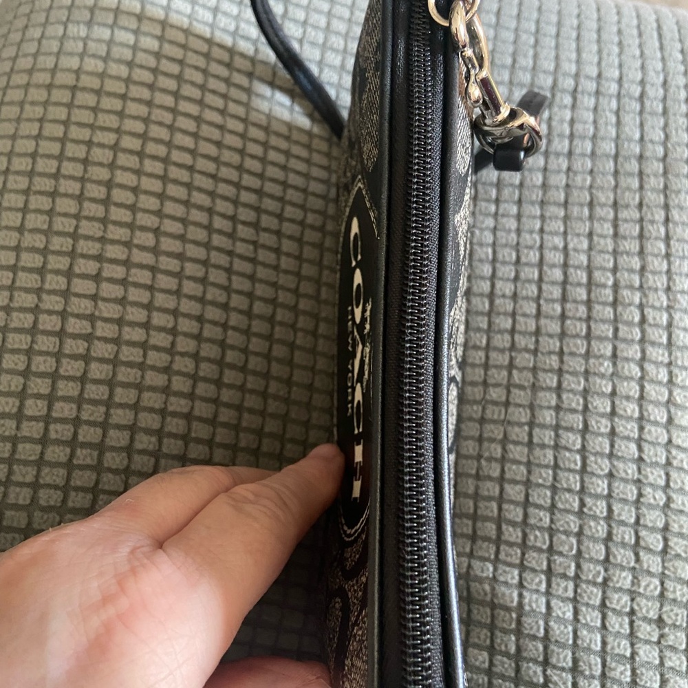 Coach EUC Signature Coated Canvas w/hang tag - Picture 4 of 13